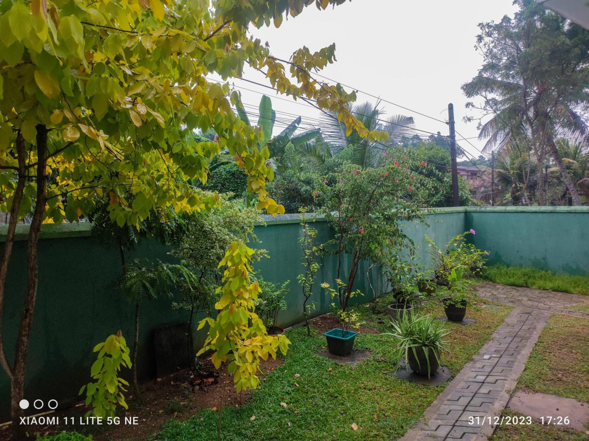 Villa Tanzanite Hikkaduwa Exterior foto